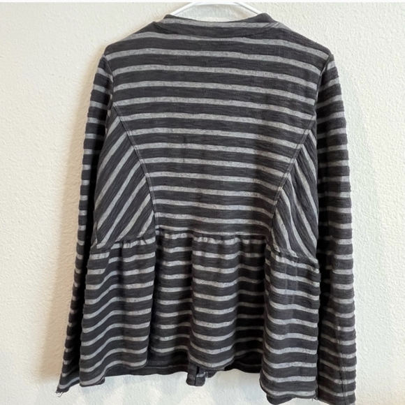 Free People size Large two tone gray stripe distressed relaxed peplum blazer - Picture 3 of 9